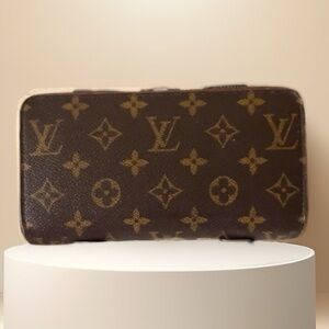 Louis Vuitton Zippy Wallet